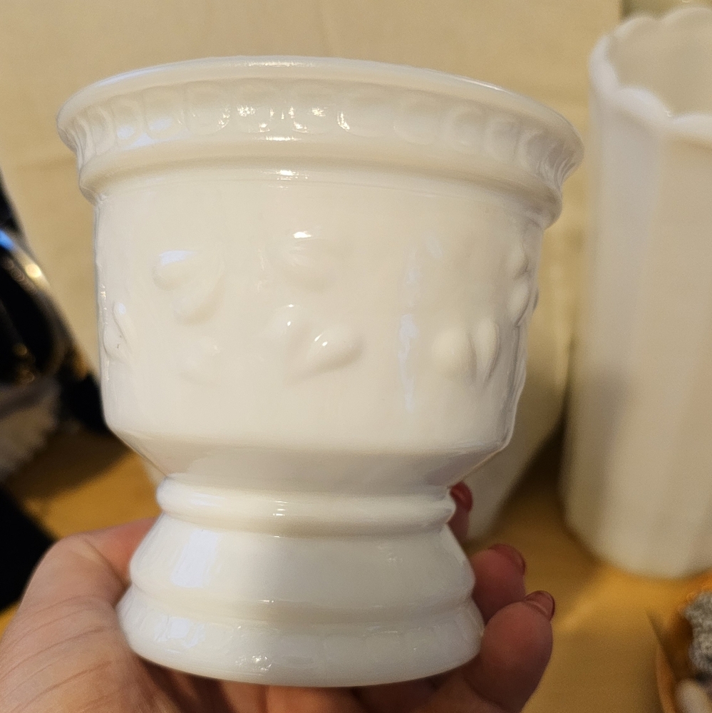 Pair of vintage milkglass heart dishes goblets cups - Picture 8 of 8